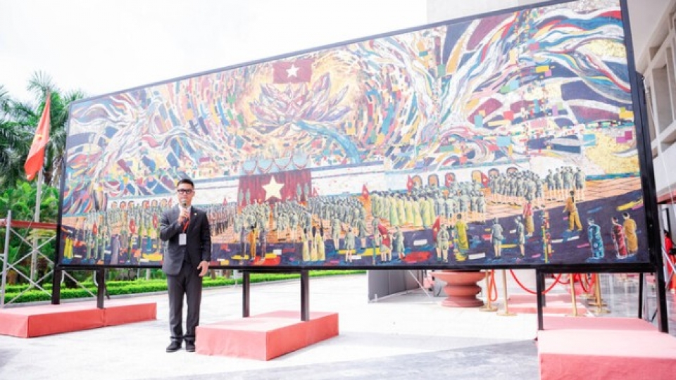 Guinness World Record for ‘Uncle Ho reading the Declaration of Independence’ painting
